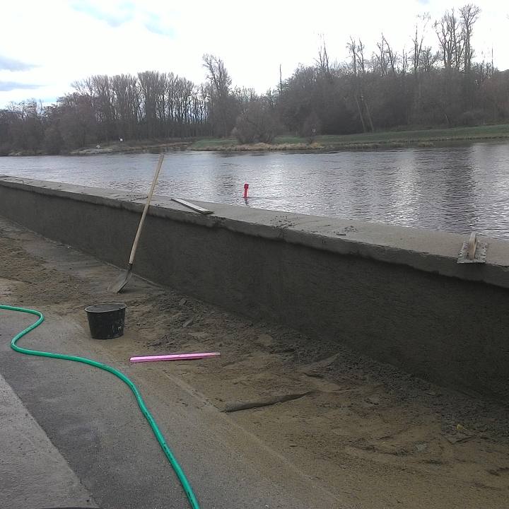 Elbe, repair of fortification of the rail line in km 835.60 - 837.25 Mělník