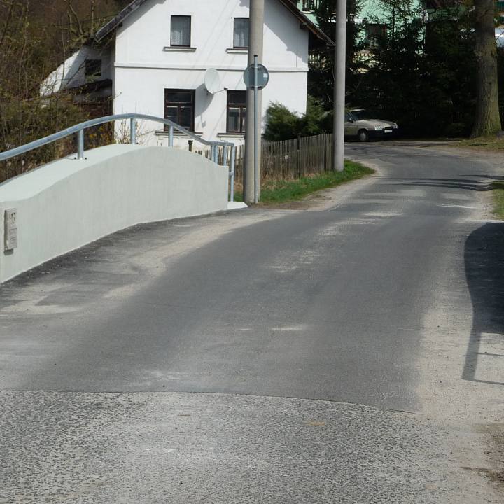 Reparatur der durch Hochwasser beschädigten Betonbrücke M-02 von August 2010, Katastergebiet  Velký Grunov, Gemeinde Brn