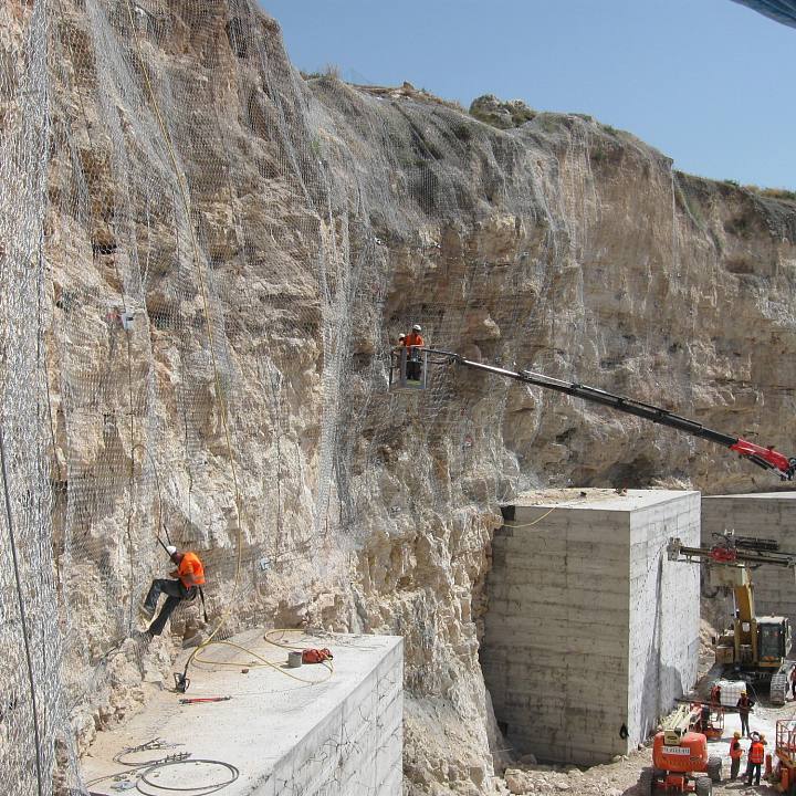 Securing the Rosh Haayin tunnel portal